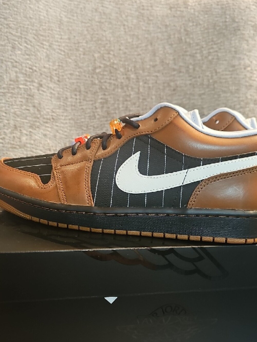Air Jordan 1 Low SE - Picture 3 of 10